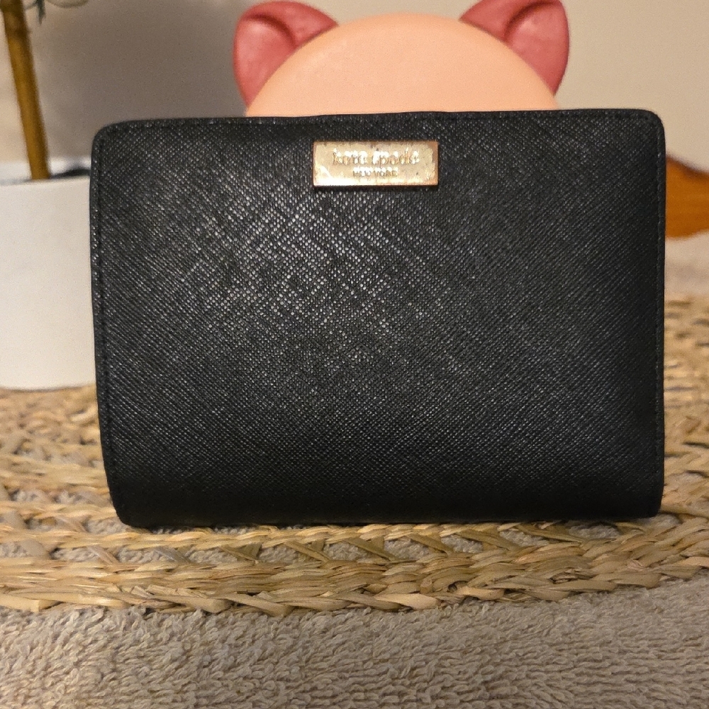 VEUC !!Kate Spade Black Textured Wallet Beautiful 💖